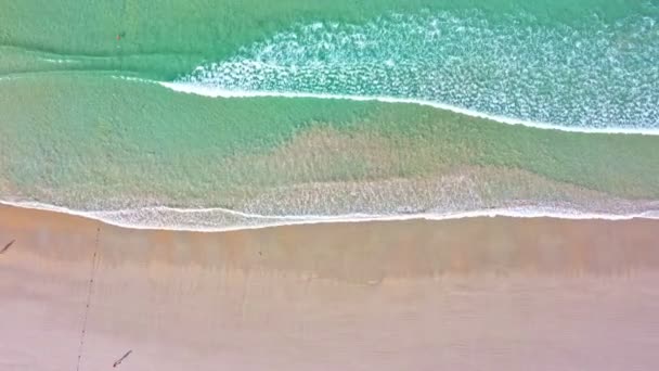 Vzdušný Výhled Shora Vlna Vlnou Hnala Břehu Krajina Pohled Pláž — Stock video