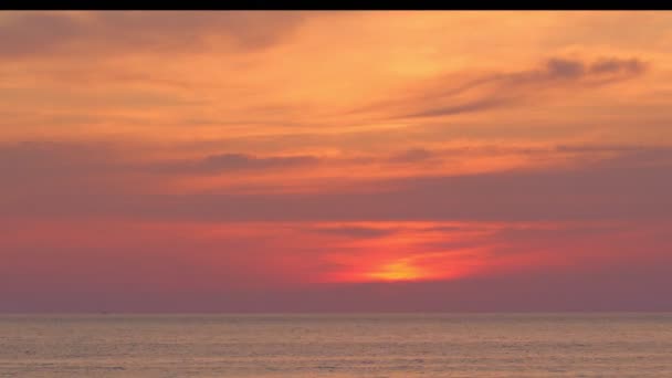 Gün Batımında Denize Inen Güzel Sarı Güneş Güneş Doğarken Adanın — Stok video