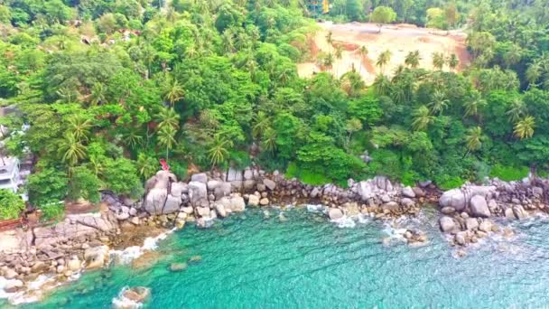 Aerial View Turquoise Sea Rock Green Forest Foot Hill Rocks — Video