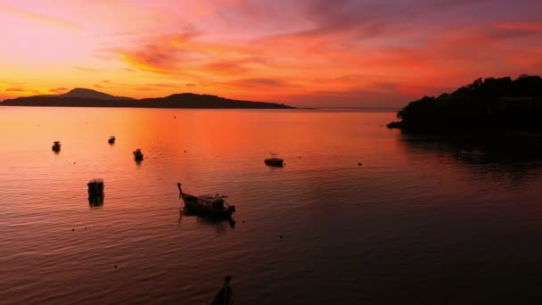 Aerial View Beautiful Sunrise Fishing Boats Creates Beautiful Reflection Water — Vídeos de Stock