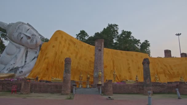 Beautiful Reclining Buddha Wat Khun Inthapramun Temple Built Sukhothai Erea — Stockvideo