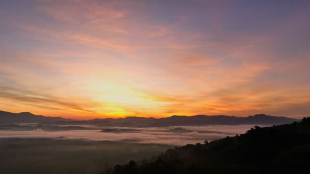 Vista Aérea Hermosa Salida Del Sol Horizonte Cordillera Phang Nga — Vídeo de stock