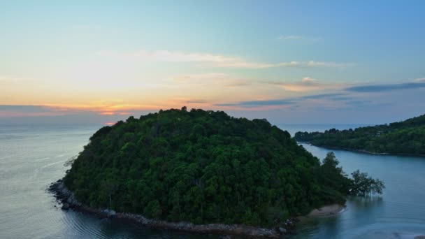 Flygfoto Vacker Solnedgång Ovanför Kala Layan Stranden Phuket Colorful Sky — Stockvideo