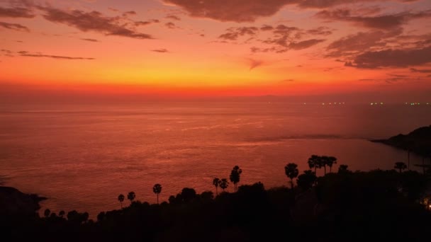 Promthep Burnu Nun Üzerindeki Alacakaranlıkta Gökyüzü Renkli Promthep Pelerini Phuket — Stok video