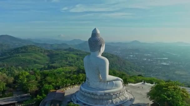 Hiperlapso Aéreo Vista Torno Phuket Grande Buda Fundo Céu Azul — Vídeo de Stock