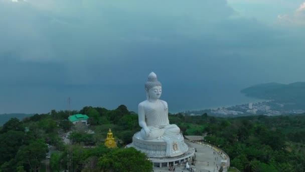 Antenne Hyperlapse Udsigt Rundt Phuket Store Buddha Smukke Tusmørke 360 – Stock-video
