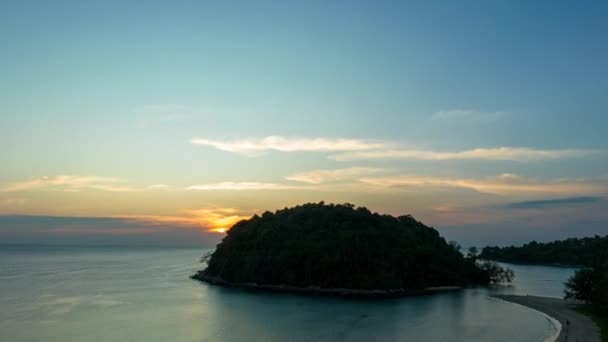 Letecký Hyper Lapse Pohled Krásný Západ Slunce Nad Ostrovem Kala — Stock video