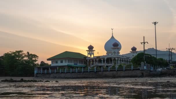 Time Lapse Mosque Sunset Rawai Mosque Next Sea Evening Shadow — Stockvideo