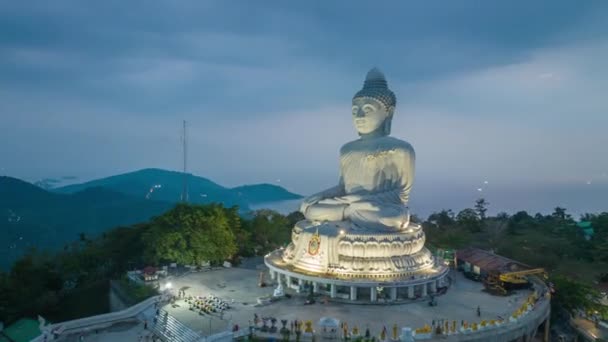 Luchtfoto Hyperlapse Zicht Rond Phuket Grote Boeddha Blauwe Lucht Achtergrond — Stockvideo