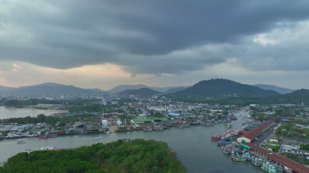 Luftaufnahme Eines Großen Kanals Größten Fischereihafen Von Phuket Und Der — Stockvideo
