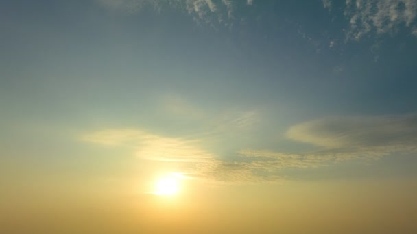 Antenowy Hiperlapse Widok Złote Niebo Zachodzie Słońca Nad Plażą Wolności — Wideo stockowe