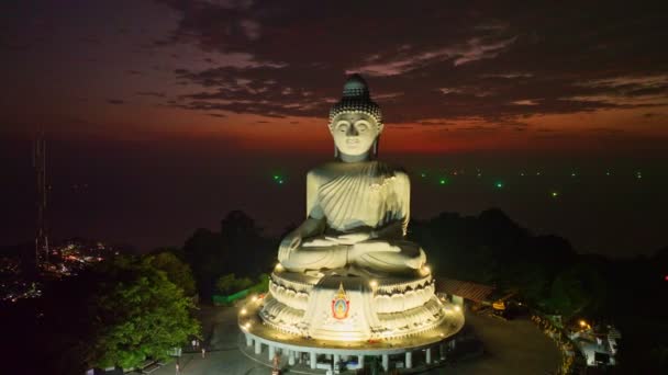 Légi Kilátás Csodálatos Vörös Phuket Nagy Buddha Meglehetősen Szürkület Ragyogó — Stock videók
