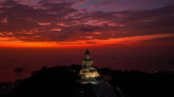 Vista Aérea Incrível Céu Vermelho Phuket Grande Buda Crepúsculo Bastante — Vídeo de Stock