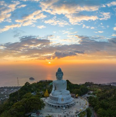 Hava manzaralı Phuket Büyük Buda güzel bir günbatımında