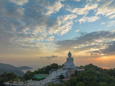 Hava manzaralı Phuket Büyük Buda güzel bir günbatımında