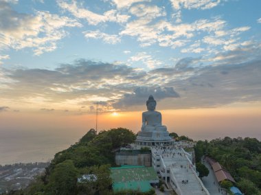 Hava manzaralı Phuket Büyük Buda güzel bir günbatımında