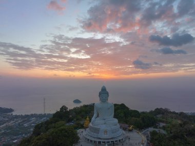 Hava manzaralı Phuket Büyük Buda güzel bir günbatımında