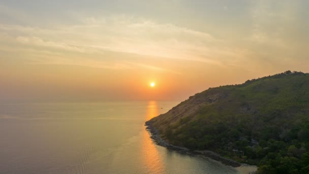 Luftaufnahme Der Sonnenuntergang Bunten Himmel Auswirkungen Auf Ozeanoberfläche Die Schönheit — Stockvideo
