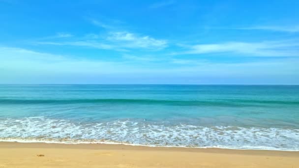 Letecký Pohled Mořské Vlny Bezešvé Smyčky Bílé Písečné Pláži Vlna — Stock video