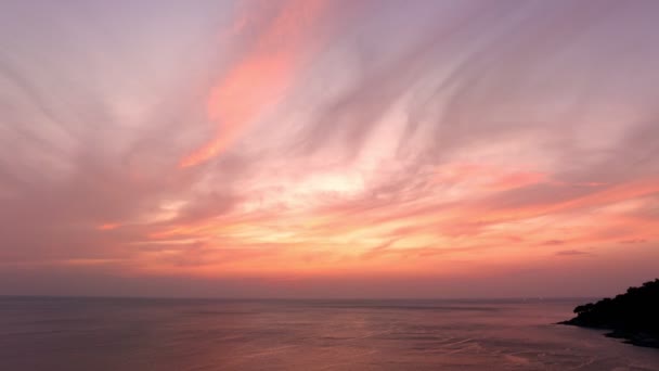 Alacakaranlıkta Deniz Manzaralı Hiperhız Manzaralı Koyu Gün Batımı Gökyüzünde Renkli — Stok video