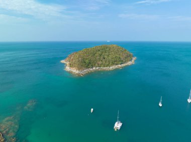 Hava manzarası turistlerin ilgisini çeken inanılmaz bir yer. Man Adası 'nın etrafındaki turkuaz deniz..