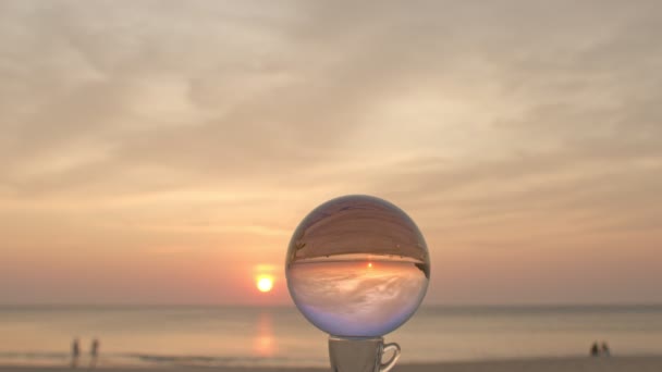 Υπέροχος Ουρανός Πάνω Από Την Κρυστάλλινη Σφαίρα Στην Παραλία Όμορφη — Αρχείο Βίντεο