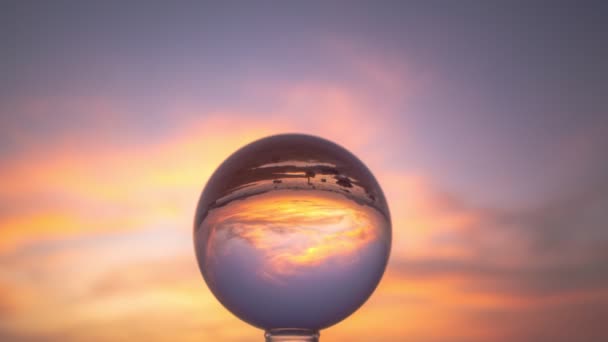 Upływ Czasu Widok Kolorowe Natury Zachodzie Słońca Wewnątrz Kryształowej Kuli — Wideo stockowe