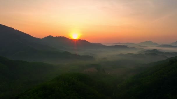 Вид Повітря Приголомшливий Схід Сонця Над Гірським Хребтом Сцена Барвистого — стокове відео