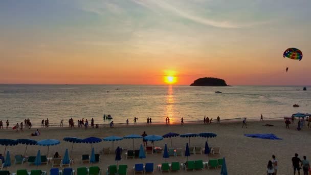 Дрони Фотографують Прекрасне Небо Пляжі Золоте Небо Заході Сонця Над — стокове відео