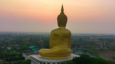 Buda 'nın başındaki güzel güneş Tayland' ın en popüler simgesidir..