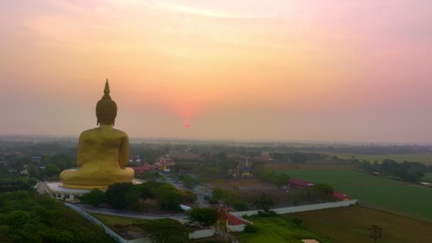 Powietrzny Hiperlapse Piękne Słońce Głowie Buddha Popularny Punkt Orientacyjny Tajlandii — Wideo stockowe