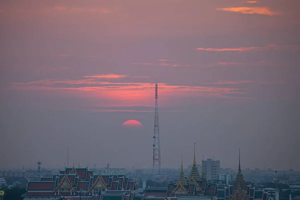 Niesamowite Czerwone Niebo Nad Bangkokiem — Zdjęcie stockowe