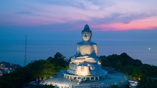 Aerial Hyper Lapse Kilátással Phuket Nagy Buddha Mérföldkő Naplementekor — Stock videók