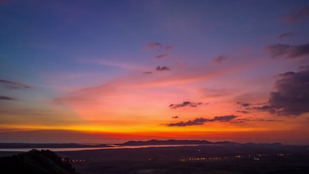島の美しい日没のタイムラウンド マジェスティックな夕日や日の出の背景 — ストック動画