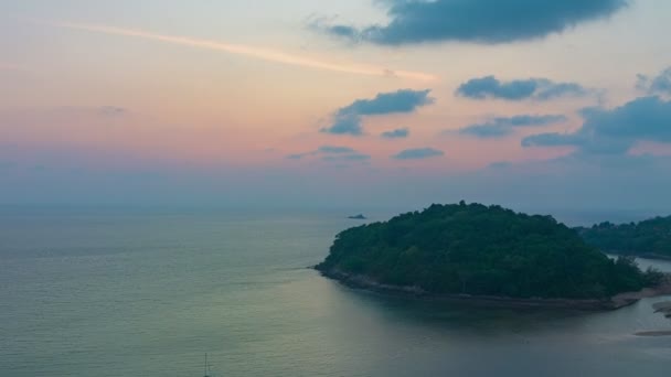 Vista Aerea Bel Tramonto Sopra Isola Kala Layan Spiaggia Phuket — Video Stock