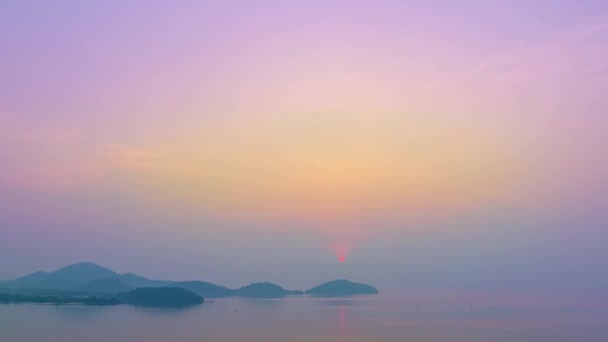 Antenne Hyperlapse Ansicht Landschaft Himmel Bei Sonnenaufgang Über Der Insel — Stockvideo