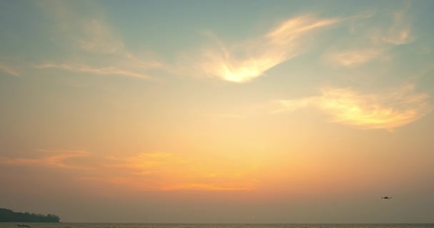 Czas Upływa Piękne Różowe Światło Kolorowym Niebie Zachodzie Słońca Plaży — Wideo stockowe