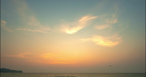 Zeitraffer Schönes Rosafarbenes Licht Bunten Himmel Bei Sonnenuntergang Kamala Beach — Stockvideo