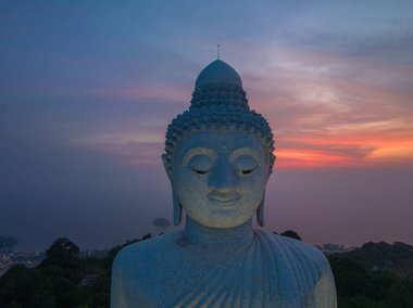 Hava manzaralı Phuket Büyük Buda güzel bir günbatımında