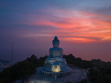 Hava manzaralı Phuket Büyük Buda güzel bir günbatımında