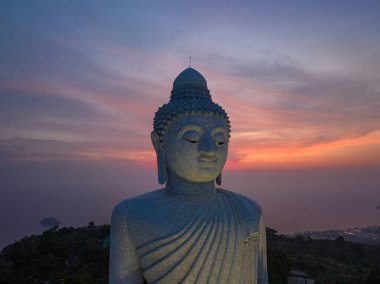 Hava manzaralı Phuket Büyük Buda güzel bir günbatımında