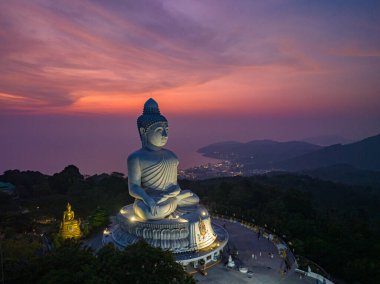 Hava manzaralı Phuket Büyük Buda güzel bir günbatımında