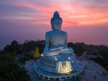 Hava manzaralı Phuket Büyük Buda güzel bir günbatımında