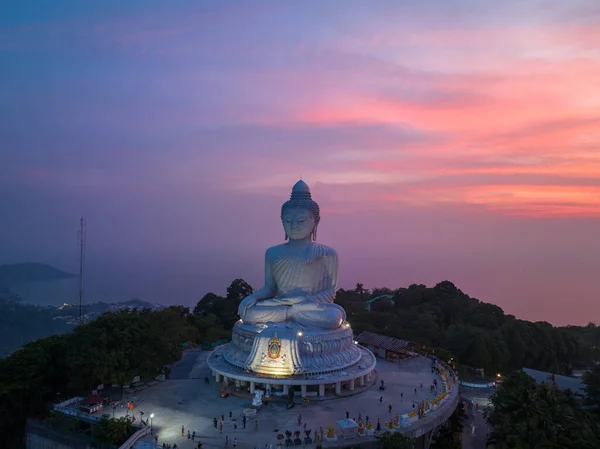 Вид Висоти Великий Будда Прекрасному Заході Сонця — стокове фото