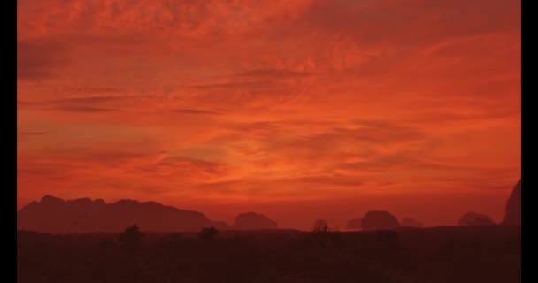 Underbar Morgon Färgglada Soluppgång Naturliga Landskap Ovanför Samed Nang Chee — Stockvideo