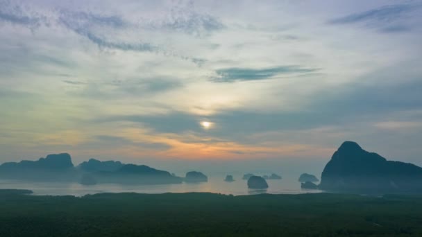 Невероятный Свет Природного Облачного Неба Над Архипелагом Самед Нанг Пханг — стоковое видео