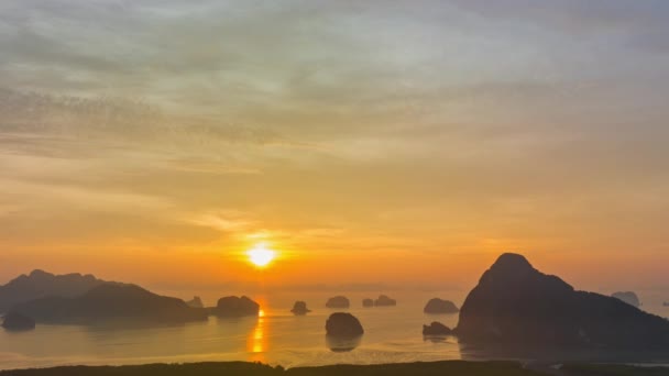 Samed Nang Chee Phang Nga Takımadaları Üzerinde Doğanın Inanılmaz Bulutlu — Stok video