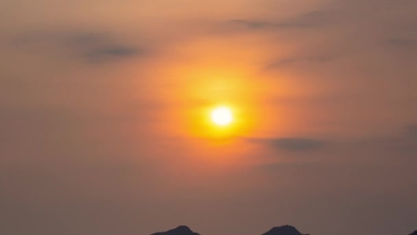 Időeltolódás Mozgó Felhők Elhomályosították Lenyugvó Napot Nap Lemegy Szigetekre Tubkage — Stock videók