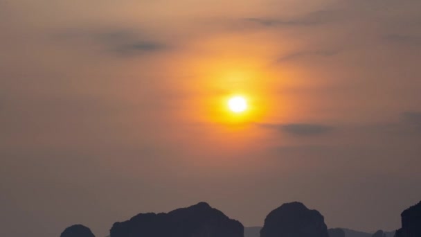 Хмари Рухаються Затьмарювали Обстановку Сонця Сонце Рухається Вниз Островів Пляжі — стокове відео