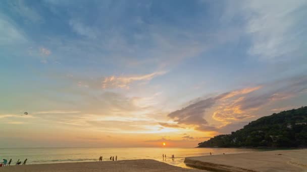 Časová Prodleva Úžasné Oblohy Při Západu Slunce Nad Oceánem Pláži — Stock video